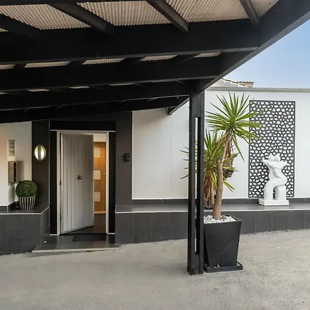 Newly Renovated 4 Bdrm W Pool In Location Marbella