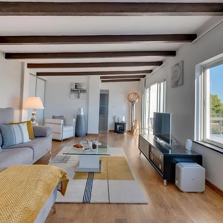 Newly Renovated 4 Bdrm W Pool In Location * Marbella