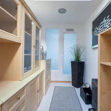 Newly Renovated 4 Bdrm W Pool In Location * Marbella