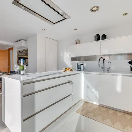 Appartement Newly Renovated 4 Bdrm W Pool In Location