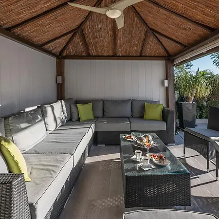 Newly Renovated 4 Bdrm W Pool In Location *