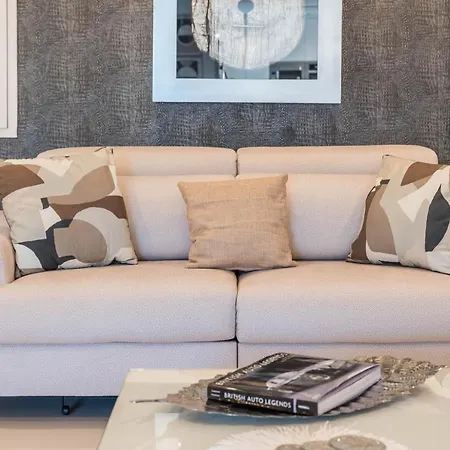 Apartment Newly Renovated 4 Bdrm W Pool In Location Marbella