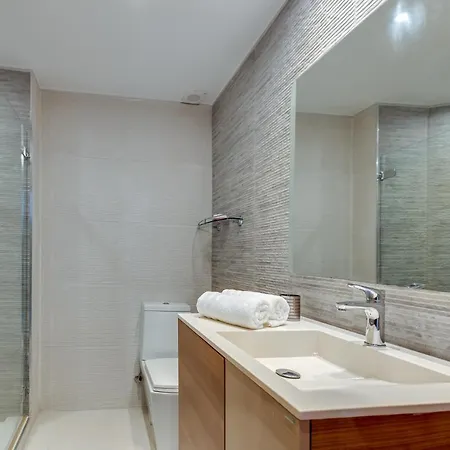 Newly Renovated 4 Bdrm W Pool In Location Apartment