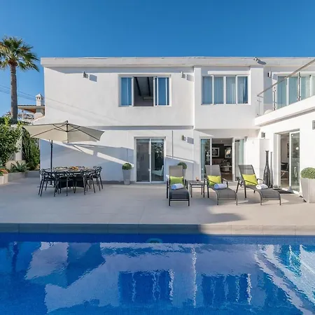 Newly Renovated 4 Bdrm W Pool In Location * Marbella