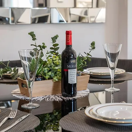 Newly Renovated 4 Bdrm W Pool In Location *