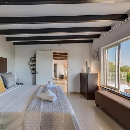 Newly Renovated 4 Bdrm W Pool In Location *