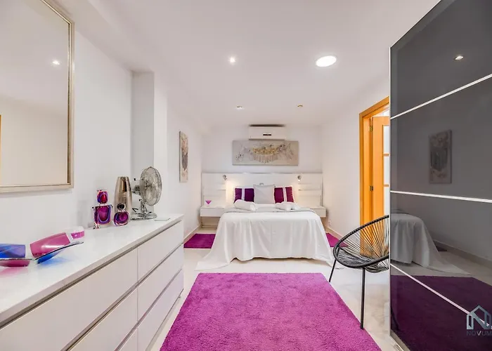 Newly Renovated 4 Bdrm W Pool In Location Apartment