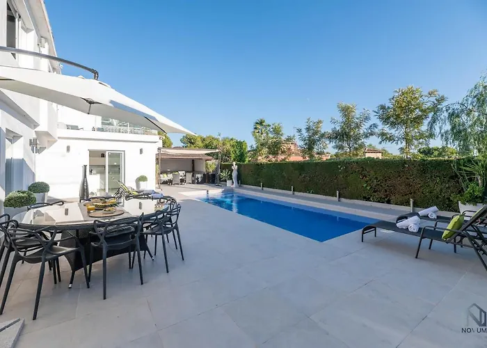 Apartment Newly Renovated 4 Bdrm W Pool In Location *