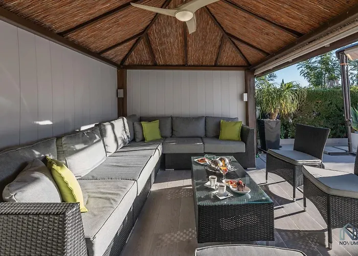 Newly Renovated 4 Bdrm W Pool In Location *
