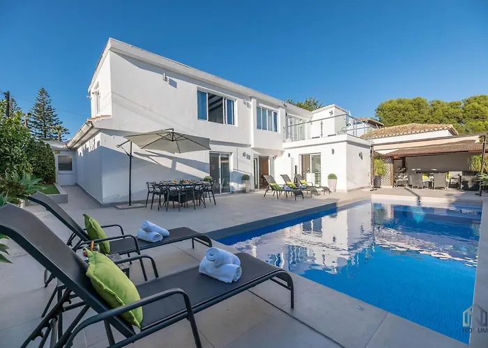 Newly Renovated 4 Bdrm W Pool In Location