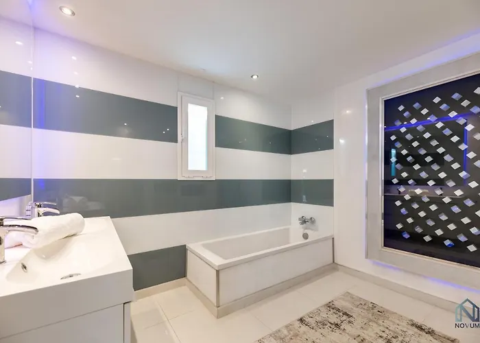 Newly Renovated 4 Bdrm W Pool In Location *