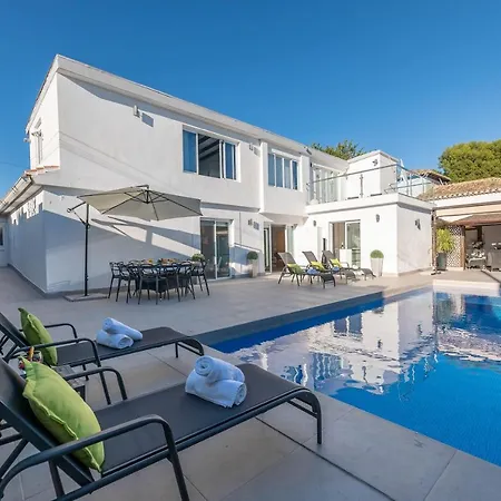 Newly Renovated 4 Bdrm W Pool In Location