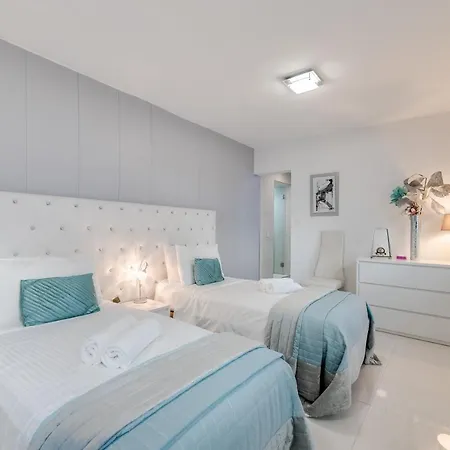 Апартаменты Newly Renovated 4 Bdrm W Pool In Location Марбелья