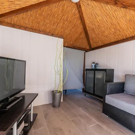 Newly Renovated 4 Bdrm W Pool In Location *