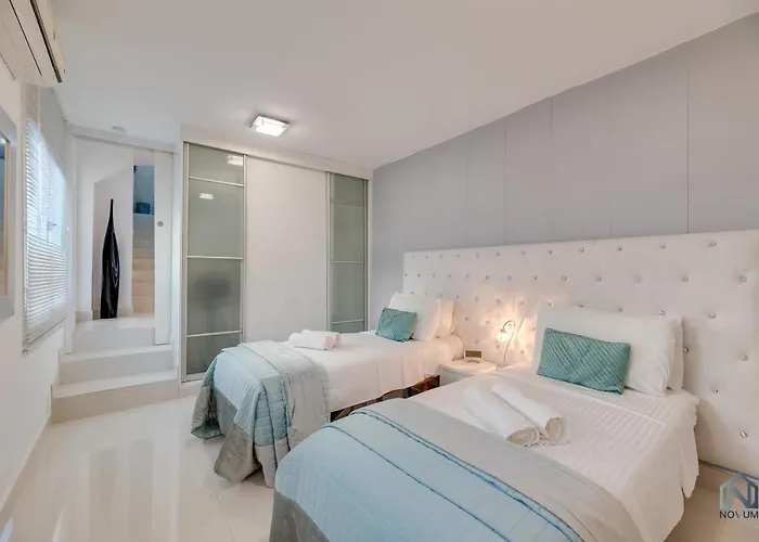 Newly Renovated 4 Bdrm W Pool In Location *