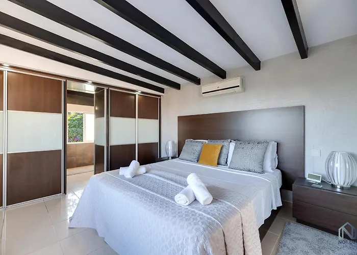 Newly Renovated 4 Bdrm W Pool In Location Marbella