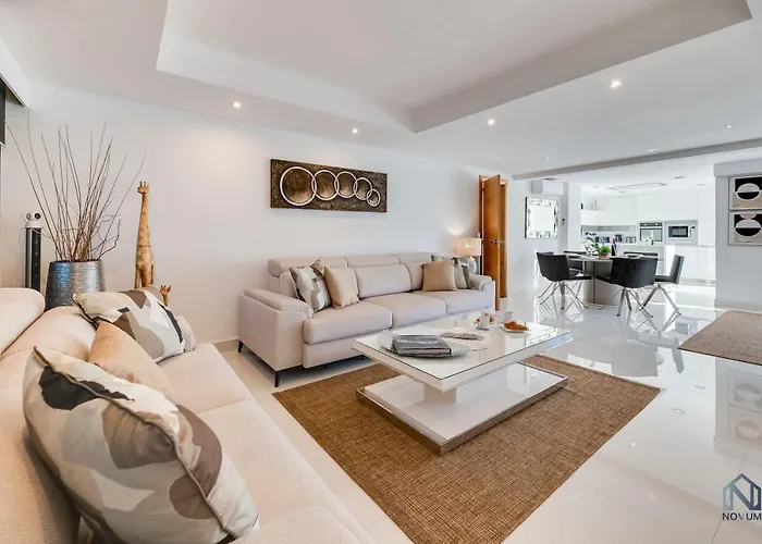 Newly Renovated 4 Bdrm W Pool In Location Marbella