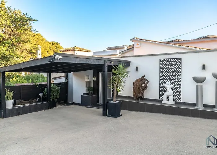 Newly Renovated 4 Bdrm W Pool In Location Apartament