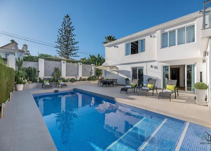 Newly Renovated 4 Bdrm W Pool In Location *