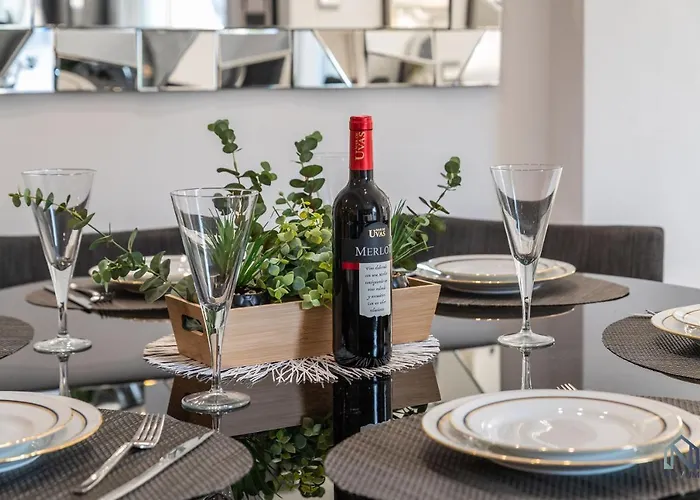 Newly Renovated 4 Bdrm W Pool In Location *