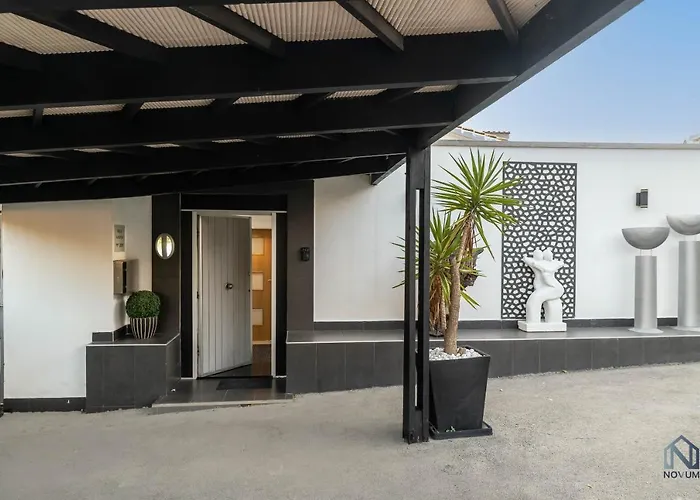 Newly Renovated 4 Bdrm W Pool In Location Marbella